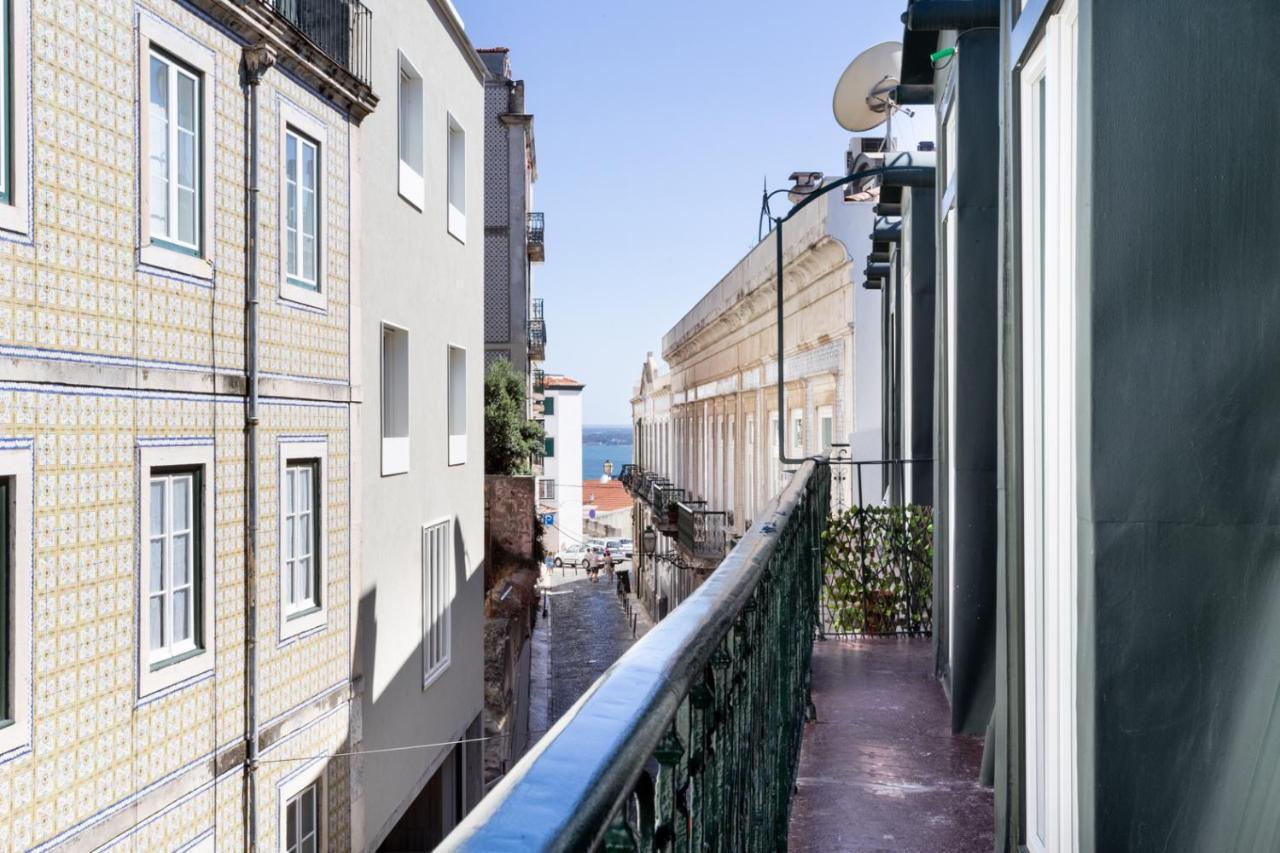 Joivy Marvelous 3-Bed Home With Astonishing View And Terrace, Nearby St George Castle Lissabon Buitenkant foto